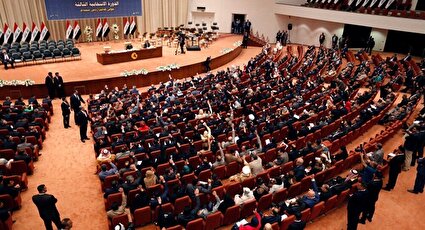 ببینید / کتک‌کاری و پرتاب کفش در پارلمان عراق