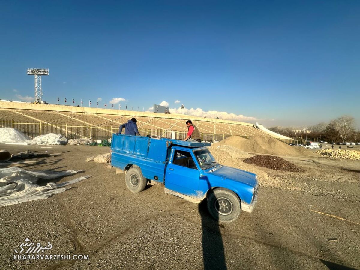آقایان! با بازسازی ورزشگاه آزادی مردم را زجر ندهید/ مدیران ورزش در روز روشن به هواداران سرخابی ظلم می‌کنند