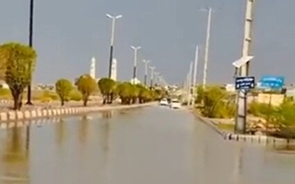 ببینید/ آبگرفتگی معابر طی بارش باران در فتویه بستک
