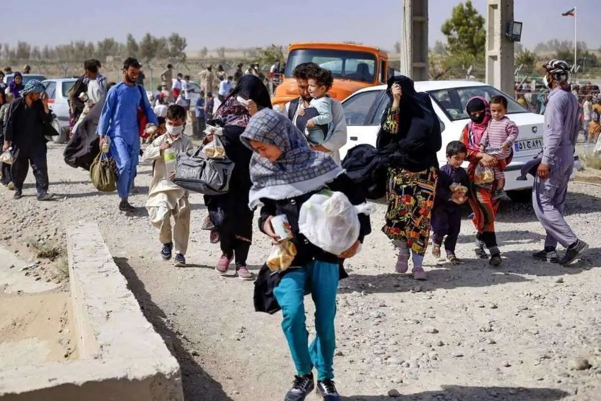 وزیر کشور: یک میلیون و صد هزار نفر از اتباع غیرمجاز افغان از کشور خارج شده‌اند/ با خروج این تعداد، میزان تراکنش نان ۶ درصد کاهش یافته/ ۷۰ درصد از افراد مذکور، با تمایل خود برای ترک ایران اقدام کرده‌اند