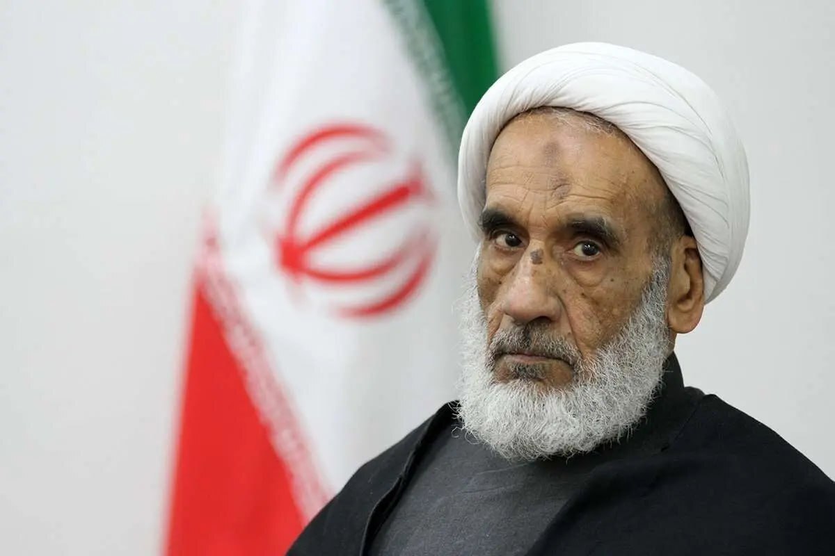 عضو مجلس خبرگان خطاب به شورای سیاست‌گذاری ائمه جمعه: جهات مثبت و منفی را بررسی کنید، اگر صلاح بود امام جمعه را برکنار کنید