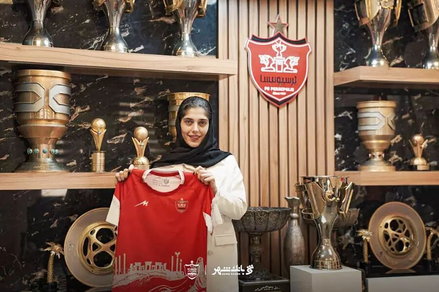 هافبک تیم ملی و سپاهان رسماً به پرسپولیس پیوست