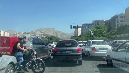 پلیس: ۳۷۷ تقاطع تهران تا آذرماه امسال به برق اضطراری مجهز می‌شود / در حال حاضر ۶۷۷ تقاطع برق جایگزین ندارند / ۷۹۰ تقاطع به چراغ‌های راهنمایی اتوماتیک مجهزند؛ ۵۱ تقاطع دارای سامانه برق اضطراری هستند و ۶۲ تقاطع از برق پایدار بهره‌ می‌برند
