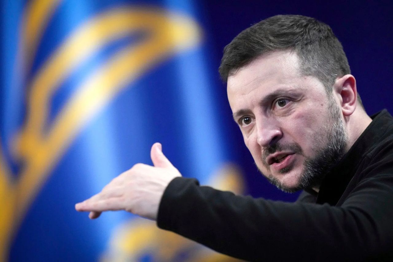 رویترز به نقل از یک منبع آگاه: «زلنسکی» گفته عقب‌نشینی از بخش‌هایی از «دونتسک» غیر ممکن است/ اروپا در تلاش‌ است که بدانند ایالات متحده چه نقشی در تضمین‌های ارائه شده از سوی روسیه به اوکراین، خواهد داشت